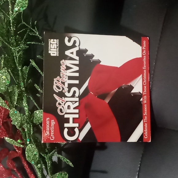 THE THREE TENORS CHRISTMAS AND A PIANO CHRISTMAS CDs - Picture 4 of 8